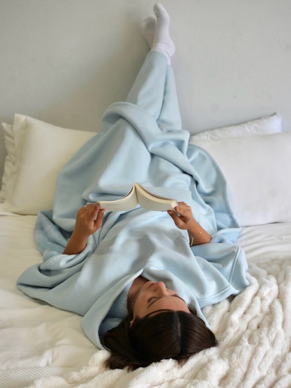 “The Eden Hoodie” Light Blue Hooded Fleece Weighted Blanket - Picture 6 of 7
